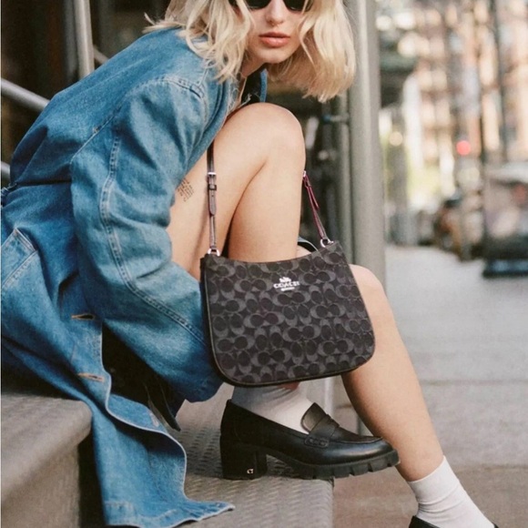 COACH Penelope Shoulder Bag In Black Signature Denim CP104 - Picture 2 of 7